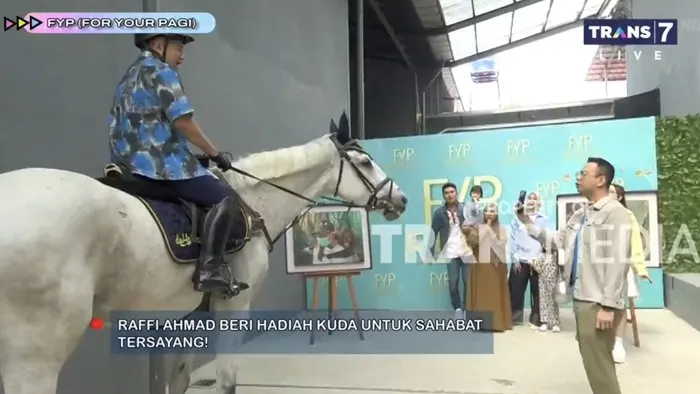 Kuda putih dari Raffi untuk Irfan Hakim.