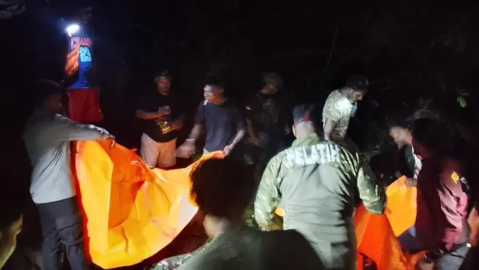 Kecelakaan tunggal mobil Satgas Yonif 645 di Yalimo, Papua Pegunungan, mengakibatkan empat prajurit TNI meninggal.