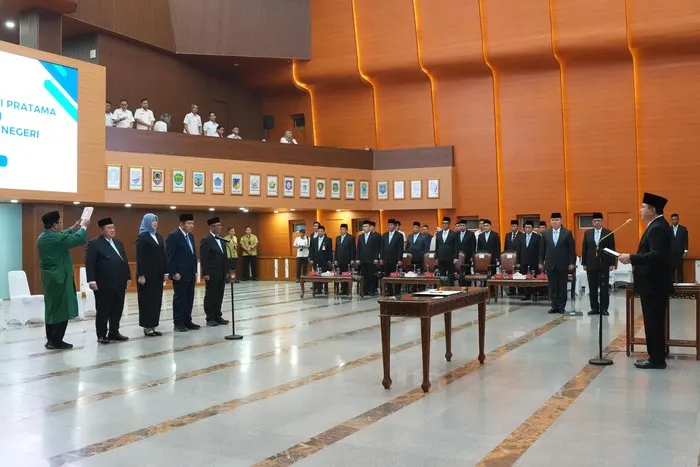 Pesan Sekjen Kemendagri Tomsi Tohir Saat Lantik Pejabat Baru: Evaluasi Kinerja dan Target Terukur Adalah Kunci