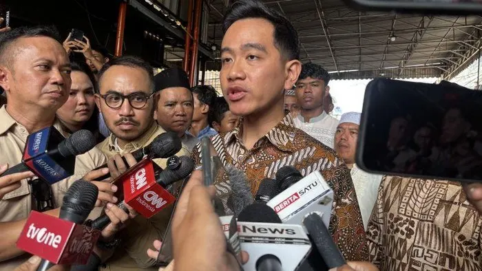 Wapres Gibran Rakabuming Raka menjawab pertanyaan wartawan di Jakarta Barat, Jumat (30/10/2026)