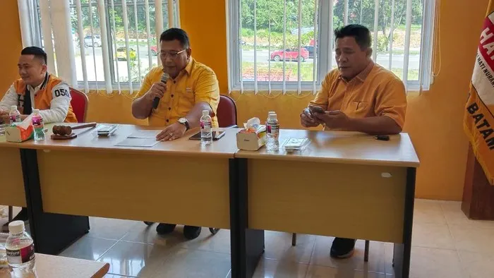 DPC Hanura Batam saat rapat koordinasi dengan kader untuk persiapan pemenangan Pileg 2024