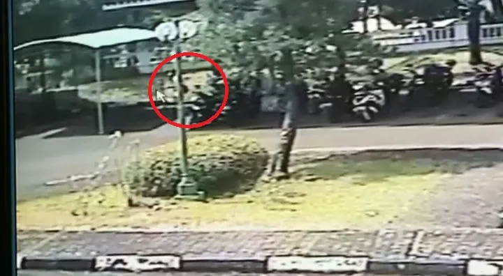 Aksi curanmor di parkiran DPRD Batam terekam CCTV