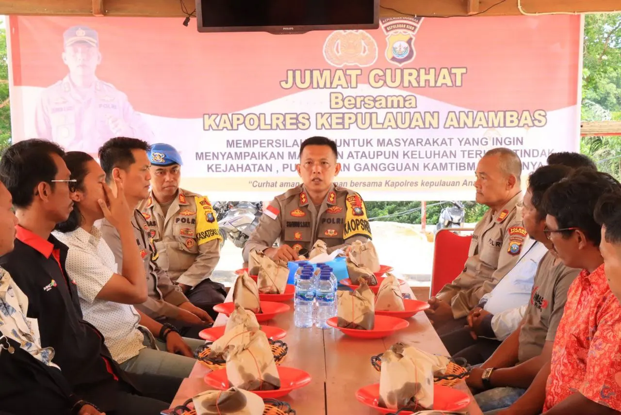 Silaturahmi Kapolres Anambas dengan pekerja media di acara Jumat Curhat bersama di Pendopo Polres Kep.Anambas