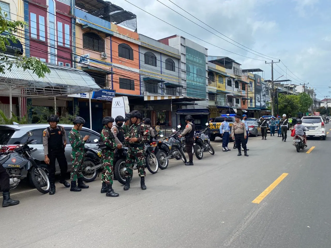 Patroli tim gabungan menyisir jalan protokol di Kota Tanjungpinang