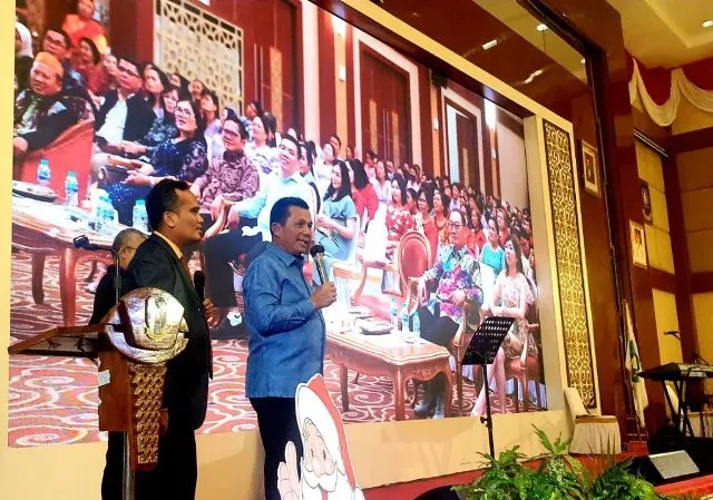 Gubernur Kepri Ansar Ahmad menghadiri perayaan Natal di Aula Wan Seri Beni Dompak, Tanjungpinang
