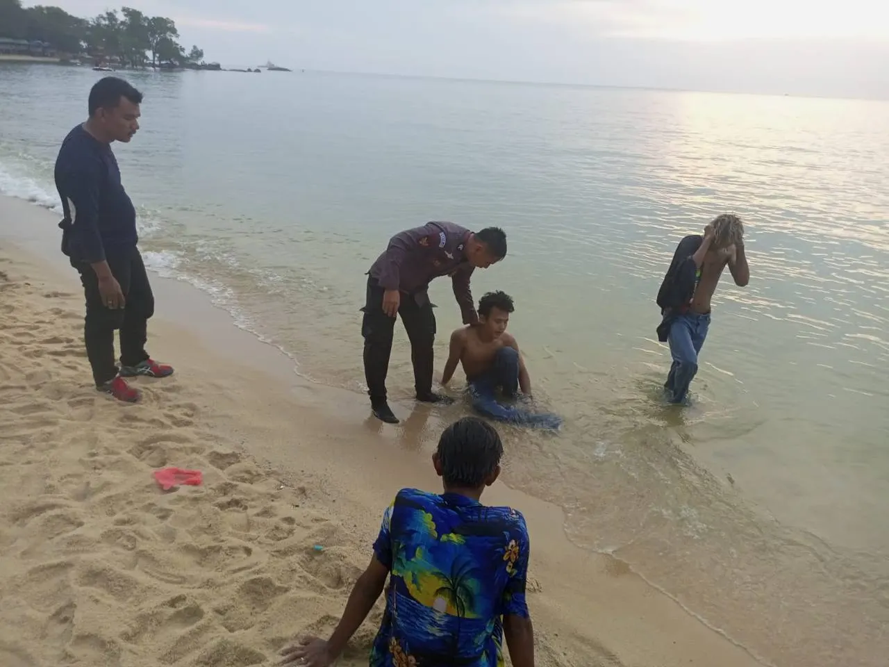 Remaja di Karimun Ini Hampir Kehilangan Nyawa di Laut