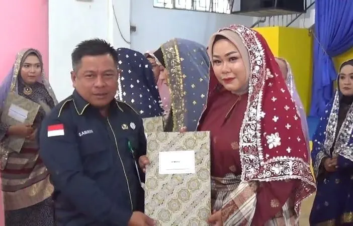 Disnakertrans Lingga Resmi Tutup Pelatihan Pembuatan Tudung Manto, Kini Lingga Miliki 50 Pengrajin.