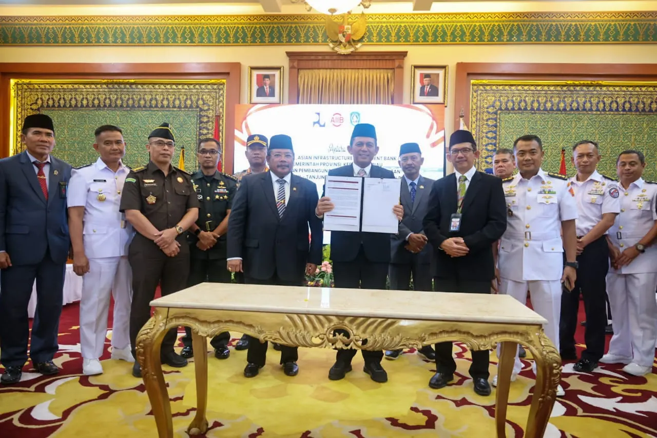 Perjanjian Kerja Sama antara Kementerian PUPR RI, Asian Infrastructure Investment Bank (AIIB), dan Pemerintah Provinsi Kepulauan Riau dalam rangka persiapan pembangunan jembatan Batam - Bintan.