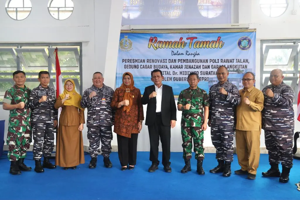 Gubernur Kepulauan Riau H. Ansar Ahmad menghadiri penyelesaian pembangunan dan renovasi Prasasti gedung poliklinik RSAL Dr. Midiyato Suratani.