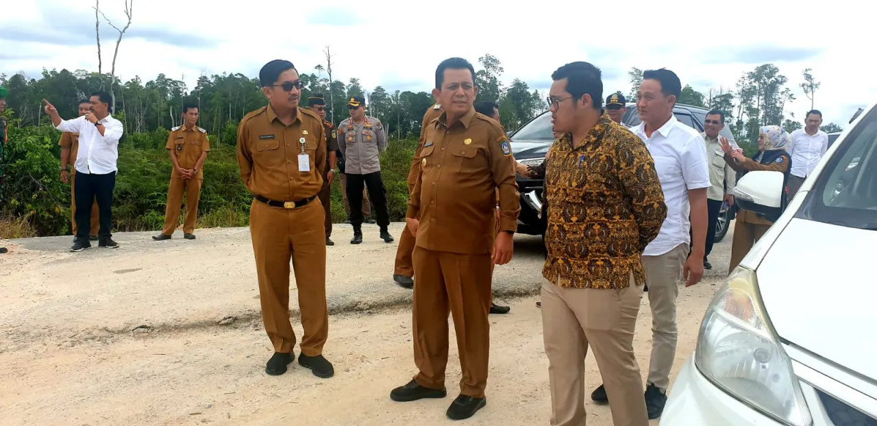 Gubernur Kepulauan Riau H. Ansar Ahmad pun meninjau jembatan Semala di Natuna.