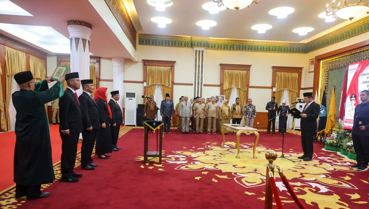 Pelantikan Pegawai Negeri Sipil dalam Jabatan Pimpinan Tinggi Pratama di Lingkungan Pemerintah Provinsi Kepulauan Riau di Gedung Daerah Tanjungpinang.