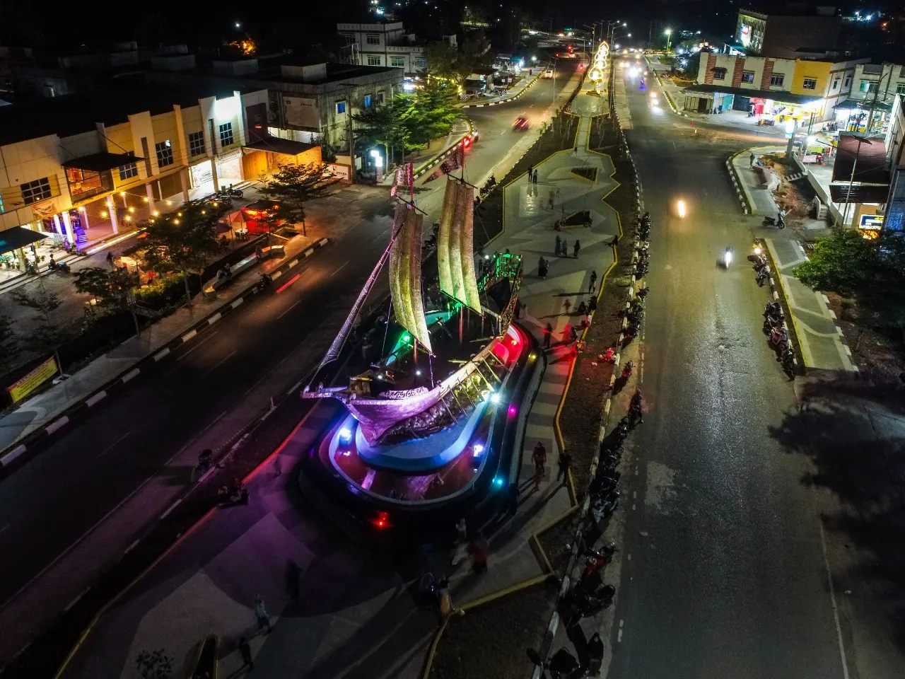 Suasana Jalan Bandara Raja Haji Fisabilillah setelah di Rehabilitasi.