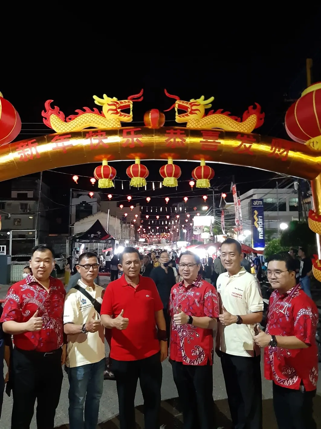Gubernur Ansar meninjau pasar Imlek  2023 di jalan Merdeka, Tanjungpinang.