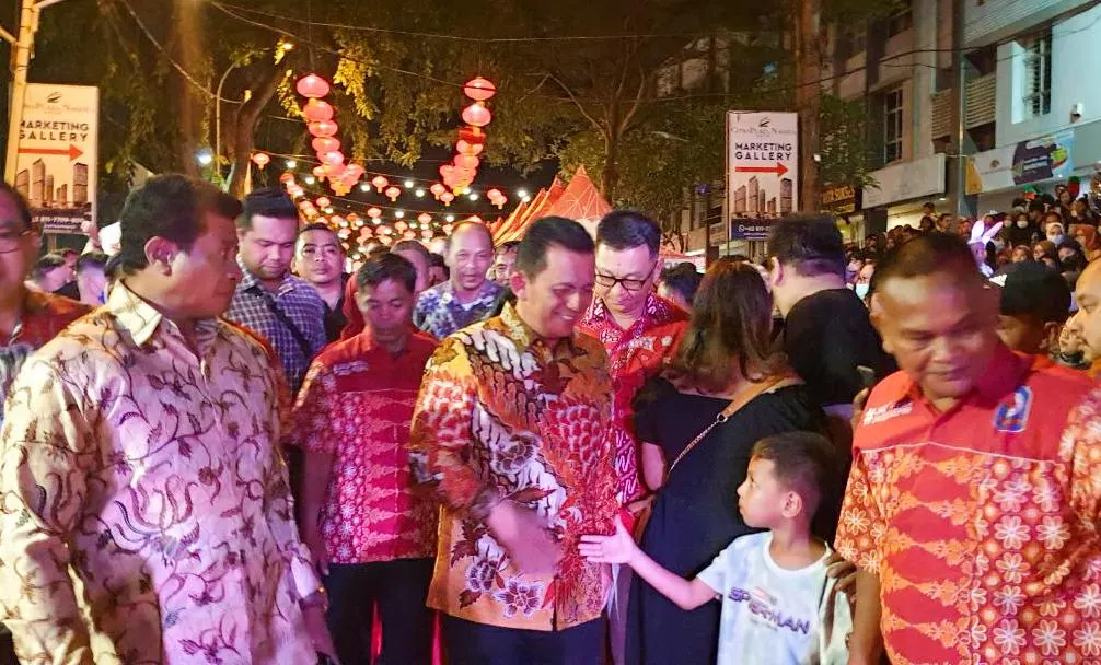 Gubernur Ansar menghadiri countdown party yang oleh Ikatan Pemuda Tiongha Indonesia (IPTI) Kepri di Nagoya Citywalk.