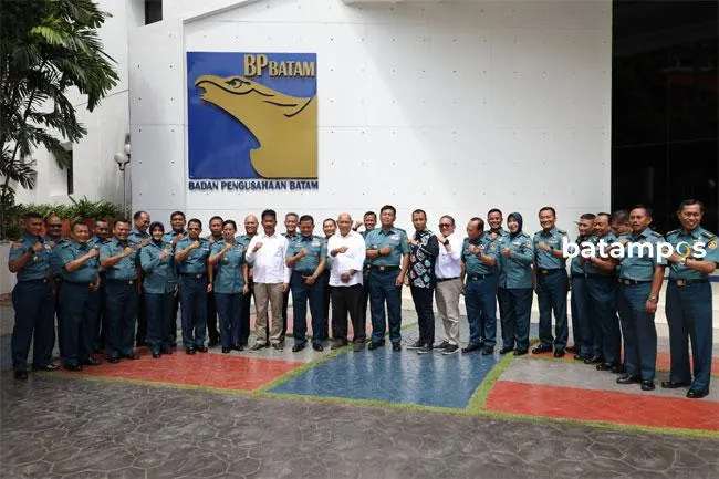 Kepala BP Batam, Muhammad Rudi dan para pimpinan BP Batam berfoto bersama rombongan Seskoal