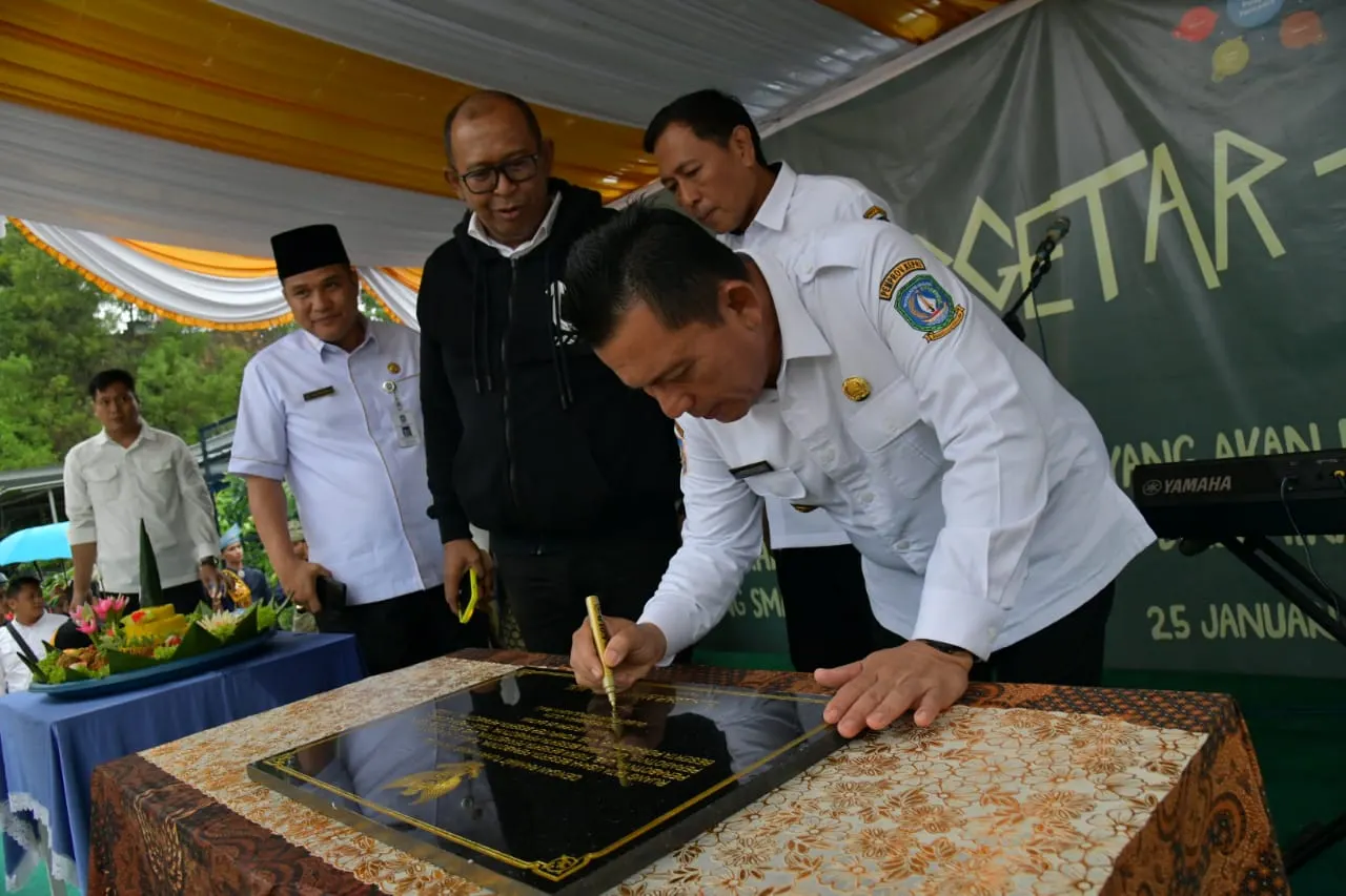 Gubernur Kepulauan Riau, Ansar Ahmad Resmikan Fasilitas Gedung SMAN 25 Tanjung Buntung Bengkong Kota Batam.