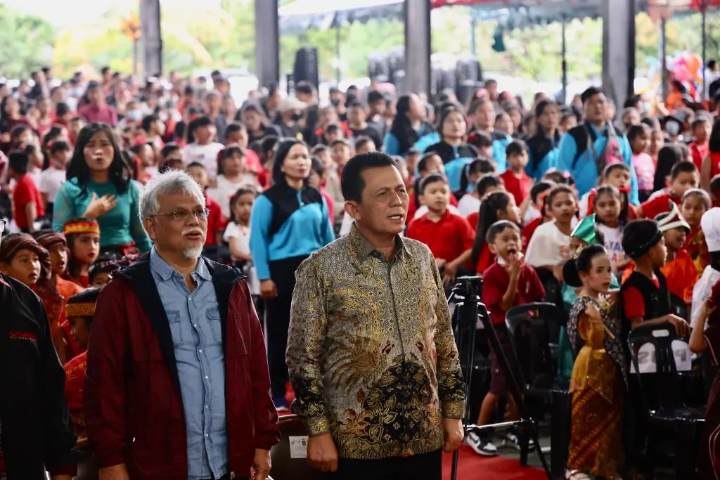 Gubernur Kepulauan Riau H. Ansar Ahmad menghadiri acara Pentas Seni Yayasan Clarissa Batam di Aula HKI Batu Aji Batam.