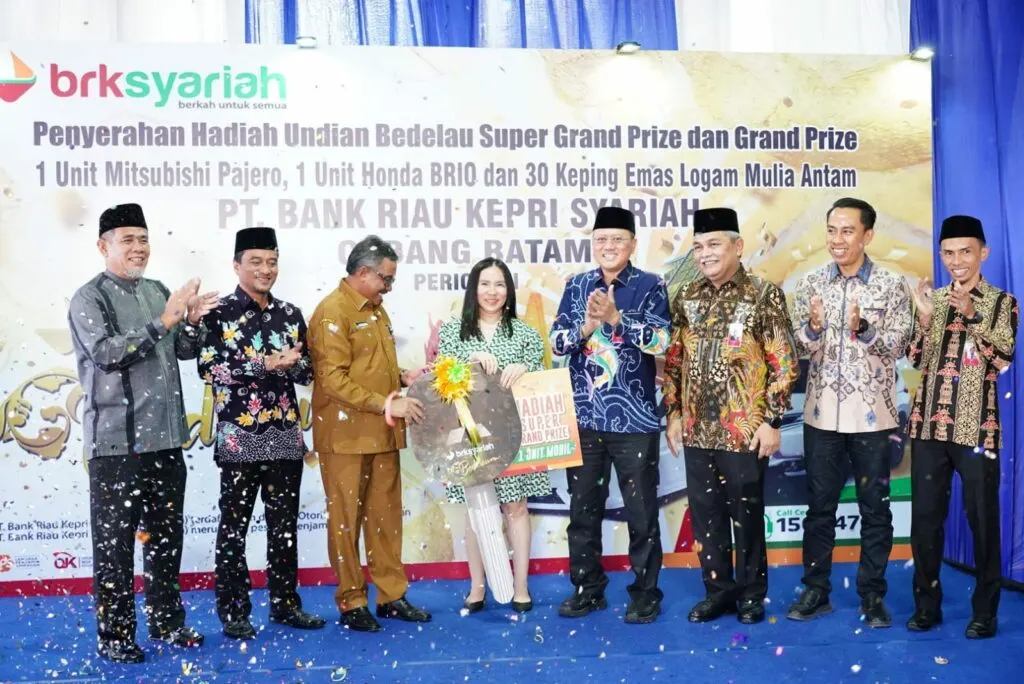Serahkan Hadiah Undian BRK Syariah Bedelau, Jefridin Sampaikan Kota Batam Pemegang Saham Terbesar BRK Syariah di Kepri