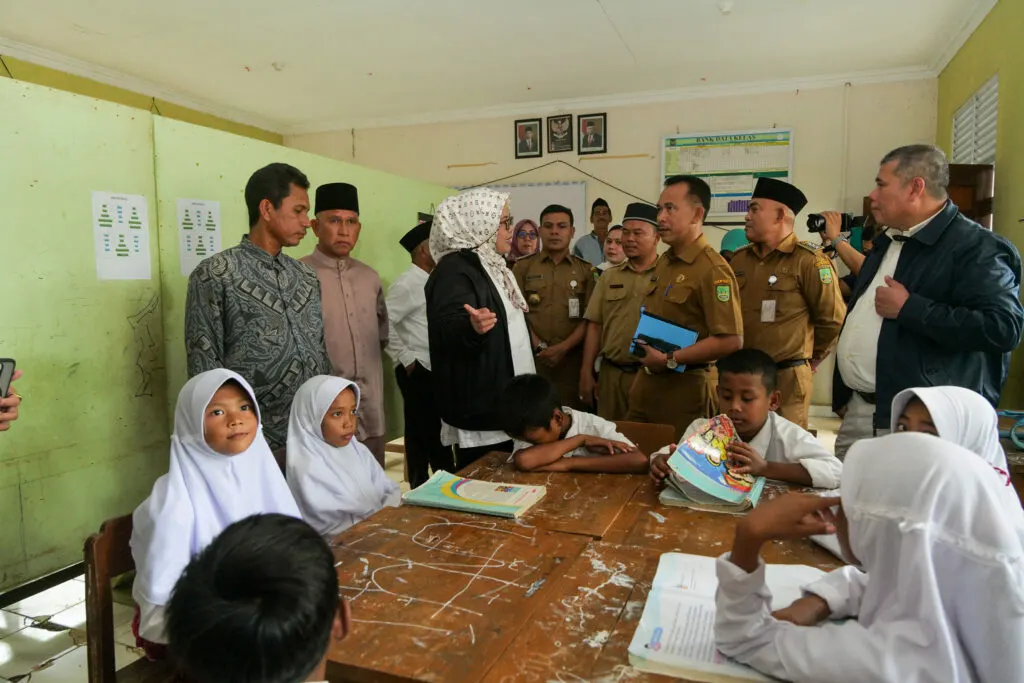 Di Temoyong, Marlin Langsung Perintah Perbaiki Sekolah