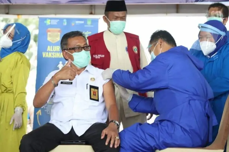Tingkatkan Proteksi, Jefridin Ajak Masyarakat Lakukan Vaksin Booster Kedua
