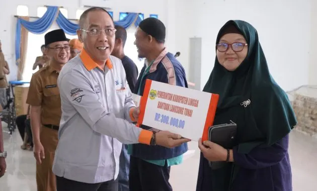 Pemkab Lingga bersama POS Indonesia melaksanakan kegiatan Penyaluran Langsung Tunai pengendalian dampak inflasi Kabupaten Lingga Tahun 2022