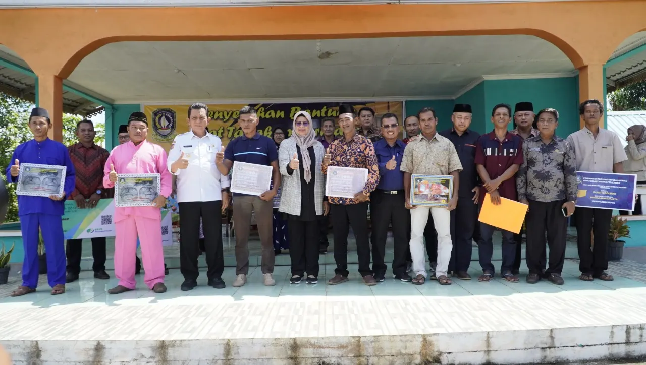 Gubernur Kepri Berikan Rp. 2.6 Miliar Bantuan, Berupa Alat Perikanan Kepada Masyarakat Desa Pekaka