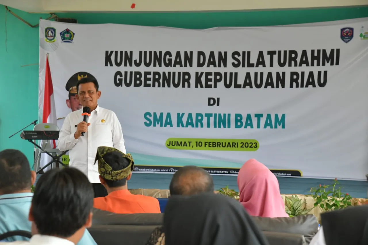 Kunjungi SMA Kartini Batam, Gubernur Ansar Berpesan Untuk Belajar Sungguh-Sungguh