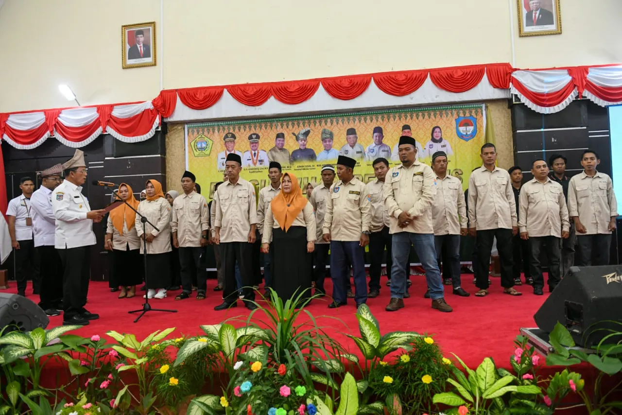 Gubernur Ansar Lantik PKM Meranti dan Ormas Pameral Kabupaten Karimun.