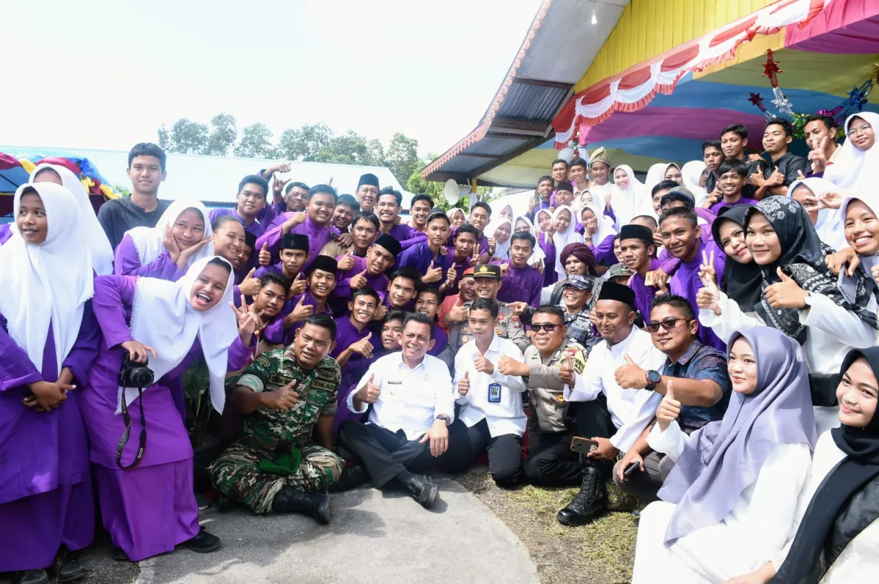 Kunjungi SMAN 1 Sedanau, Gubernur Prioritaskan Pembangunan RKB dan Aula