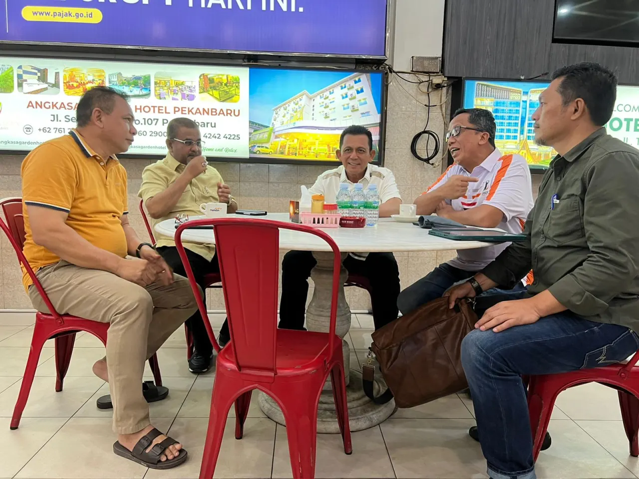 Tuntaskan Kepri Terang, Gubernur Ansar Temui Langsung GM PT PLN Riau Kepri