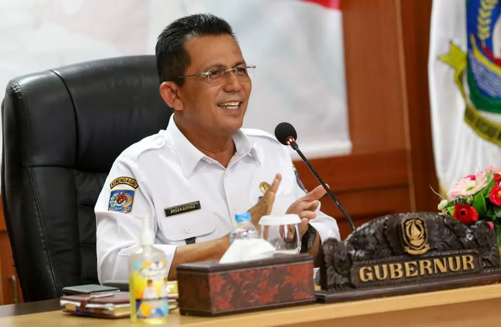 Gubernur Kepulauan Riau H. Ansar Ahmad menghadiri Rapat Koordinasi dan Evaluasi Panyaluran DAK Fisik, DAK Non Fisik dan Danan Desa Tahun 2023 yang diselenggarakan oleh Kanwil DJPb Provinsi Kepulauan Riau melalui aplikasi zoom meeting.