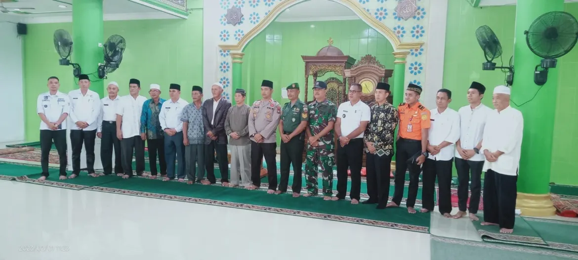 Plt.KUA Serasan Pimpin Musyawarah Pembentukan Pengurus Baru Masjid Besar al-Furqon Serasan.