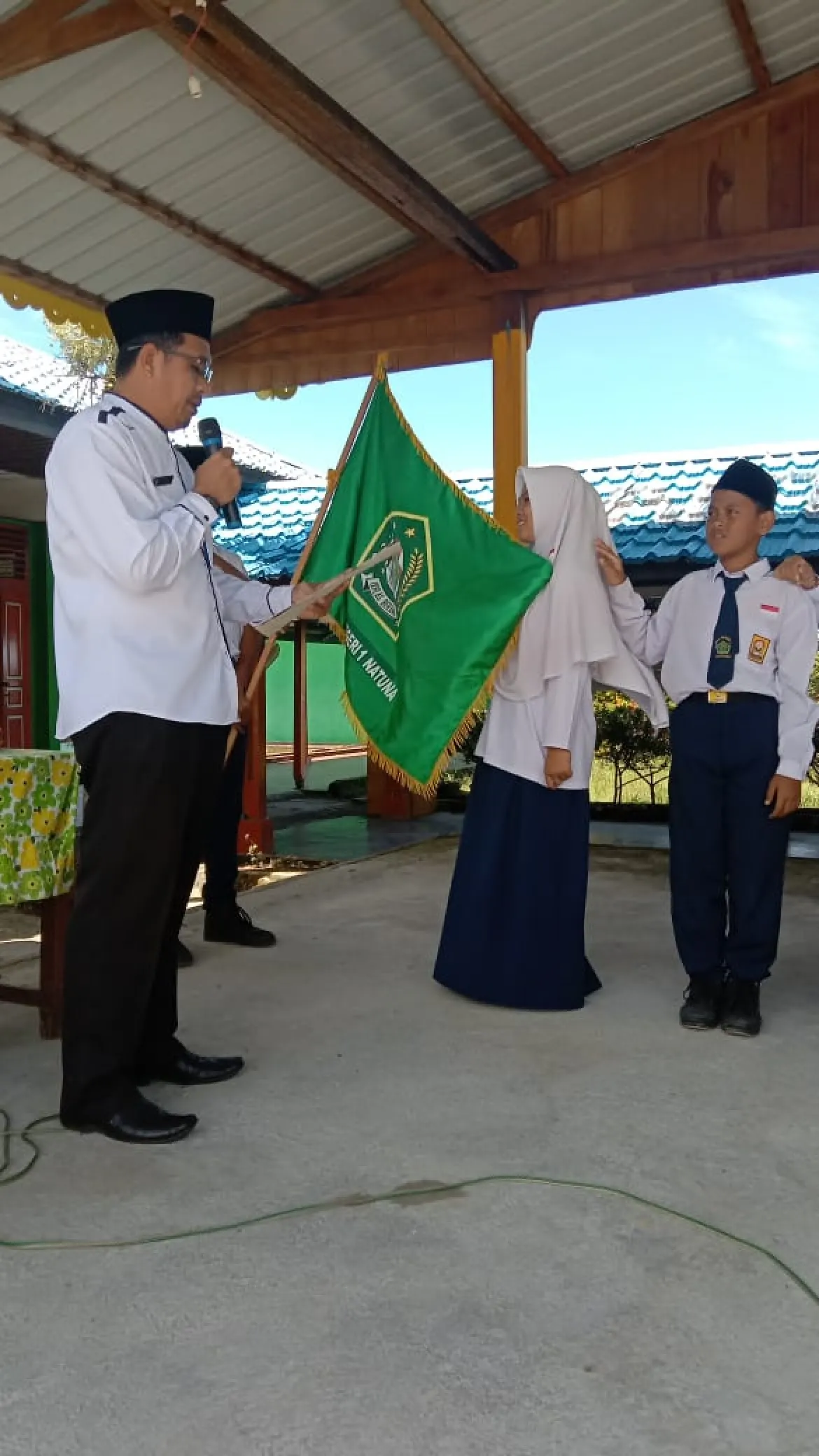 Kepala MTsN 1 Natuna Lantik Pengurus OSIM yang Baru