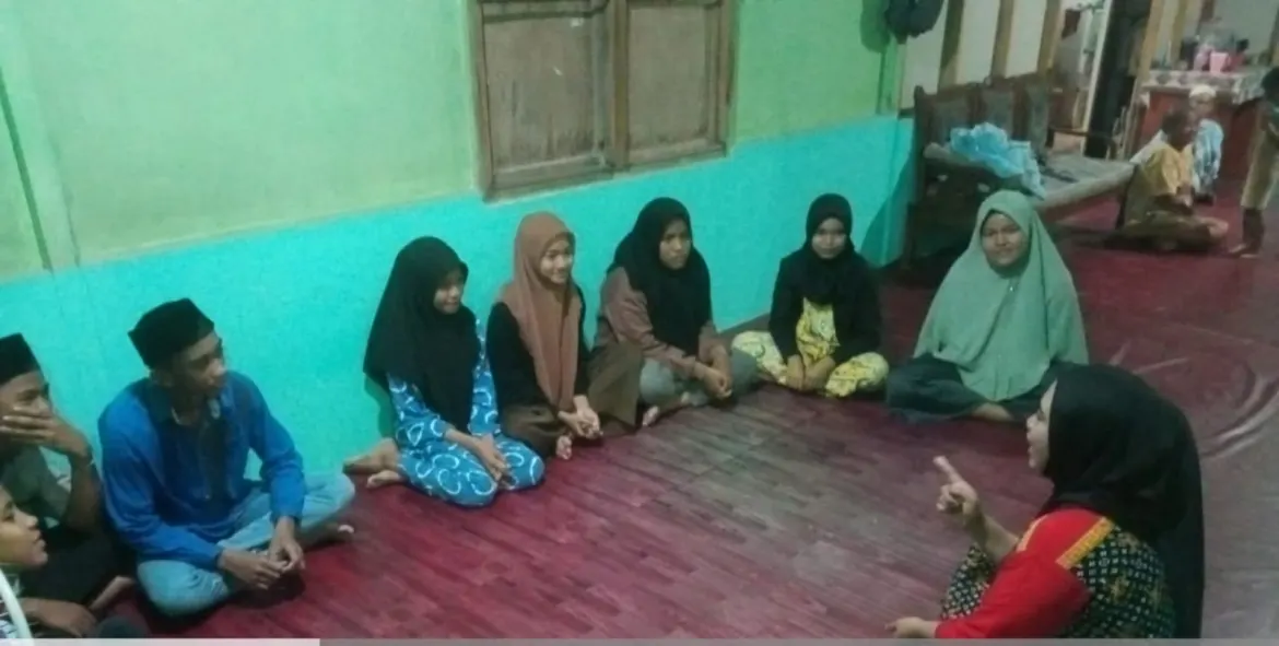 PAI Kecamatan Subi Wiwin Winarti, Berikan Materi Kepada Remaja Desa Meliah Tentang Dampak Dari Pernikahan Dini.