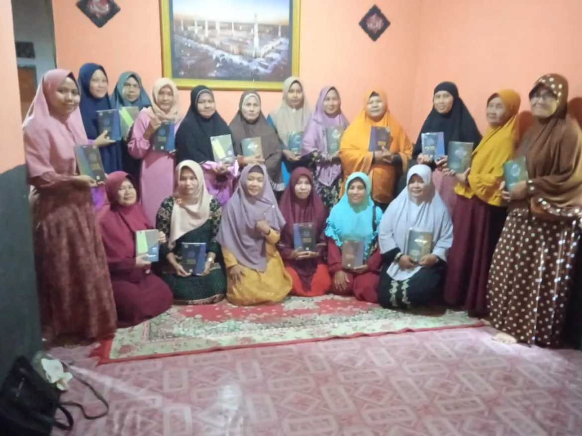Penyuluh Agama Misgiati, S.Pdi. Beri Penyuluhan Wakaf di Majelis Taklim Az-Zikra
