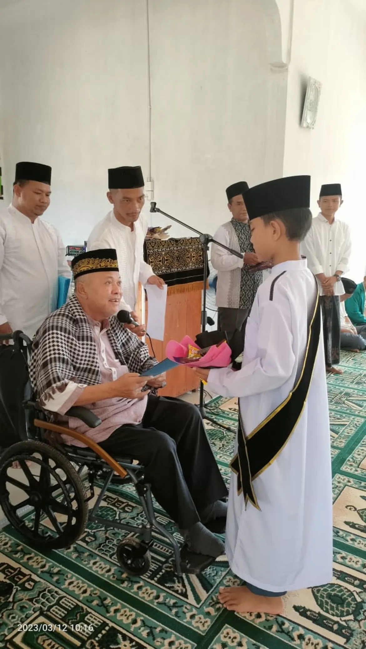 Wisuda Tahfidz Perdana Ponpes Al- Islamiyah Lingga