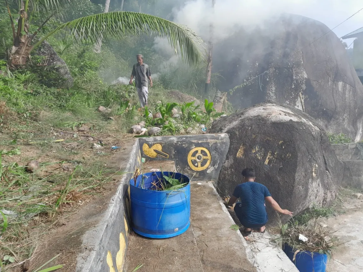 Ka KUA Siantan Timur Turut Serta Dalam Kegiatan Jum'at Bersih