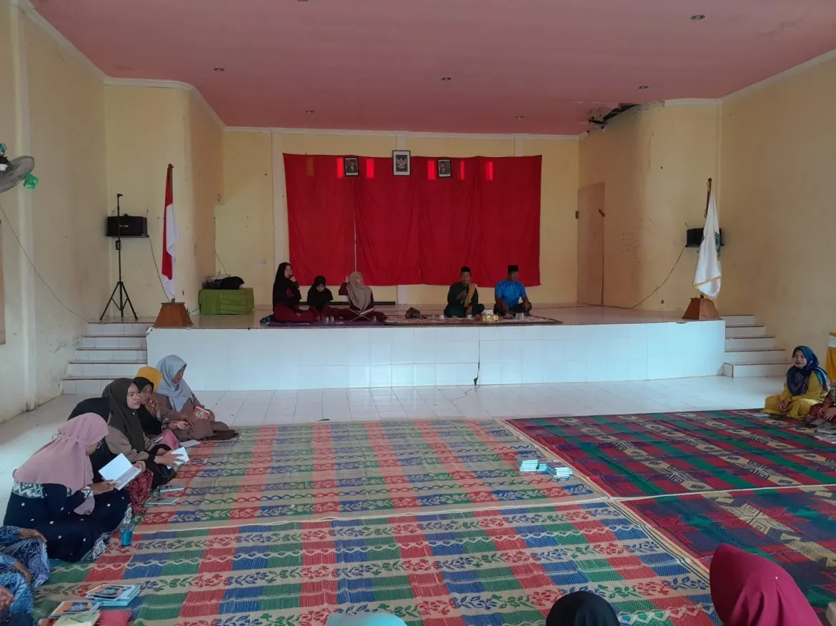 Ka KUA Siantan Timur Beri Tausyiah Di Kantor Desa Nyamuk