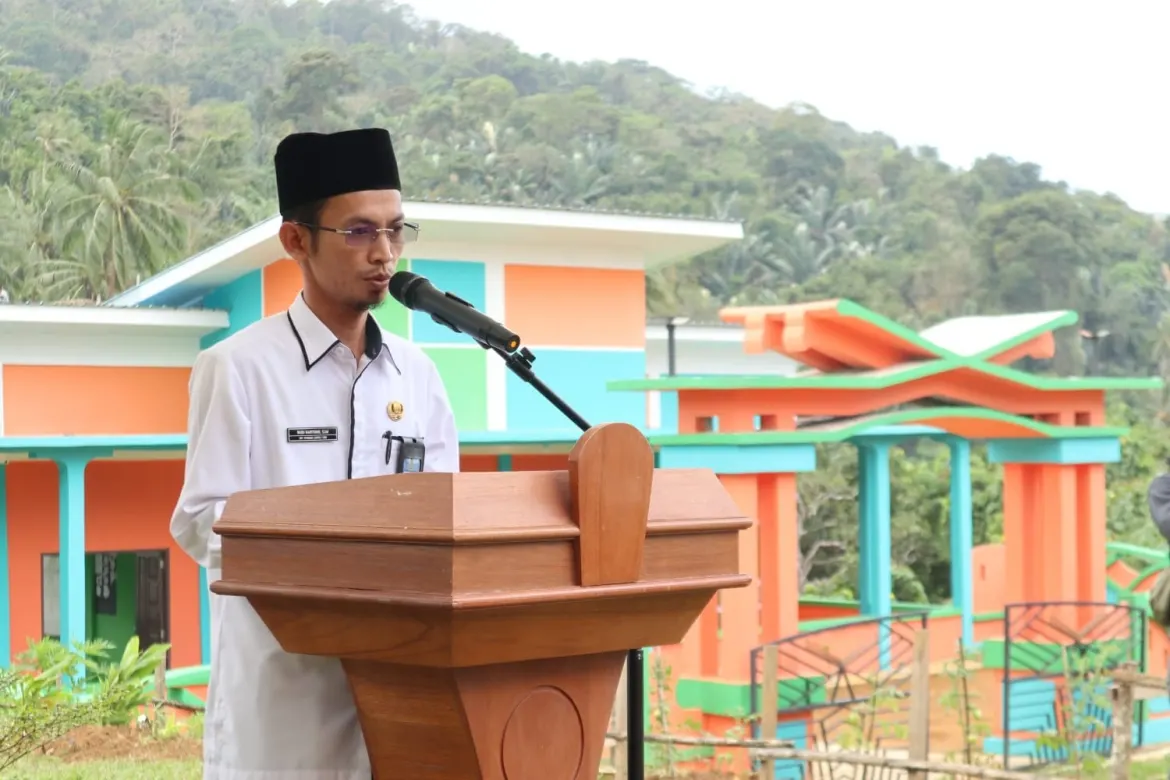 Rudi Memandu Doa Pada Serah Terima Gedung Bangunan dan Alat Kesehatan Oleh Harbour Energy di Anambas