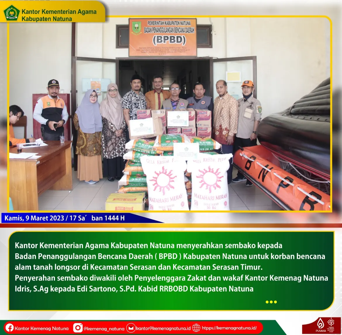 Kemenag Natuna Serahkan Bantuan Sembako Korban Tanah Longsor di Pulau Serasan.