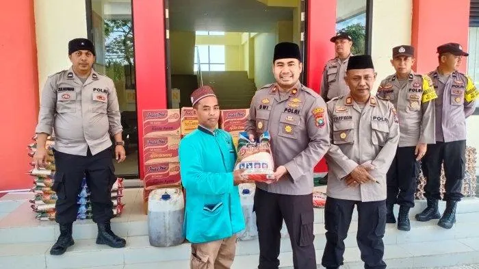 Kapolsek Batuampar, Kompol Dwihatmoko Wiroseno melakukan kegiatan sosial berupa penyaluran bantuan kepada empat panti asuhan yang terdapat di kota Batam pada Jum’at (24/3/2023).