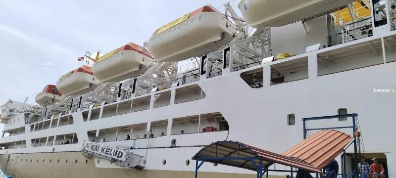 Kapal Pelni KM Kelud