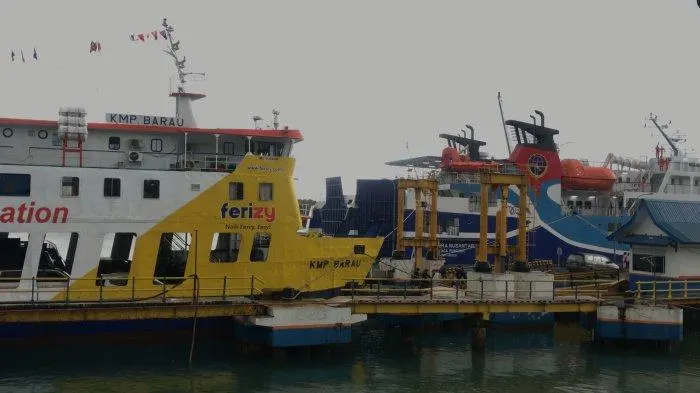 Ilustrasi Kapal di Pelabuhan Roro Telaga Punggur Batam
