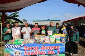 TINJAU PASAR GERAKAN PASAR MURAH, RAHMA IMBAU MASYARAKAT BELANJA KEBUTUHAN BAHAN POKOK