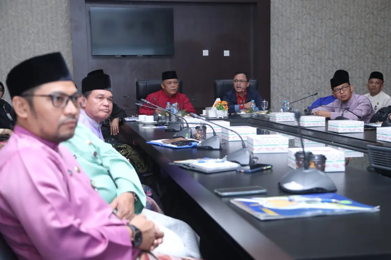 RAIH 3 BESAR NILAI TERTINGGI EVALUASI KEPATUHAN STANDAR PELAYANAN PUBLIK, WAWAKO: BERIKAN PELAYANAN MAKSIMAL KEPADA MASYARAKAT