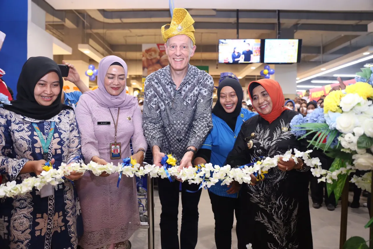 RELAUNCHING HYPERMART TANJUNGPINANG, RAHMA BERIKAN MOTIVASI BANGKIT DARI MASA PANDEMI