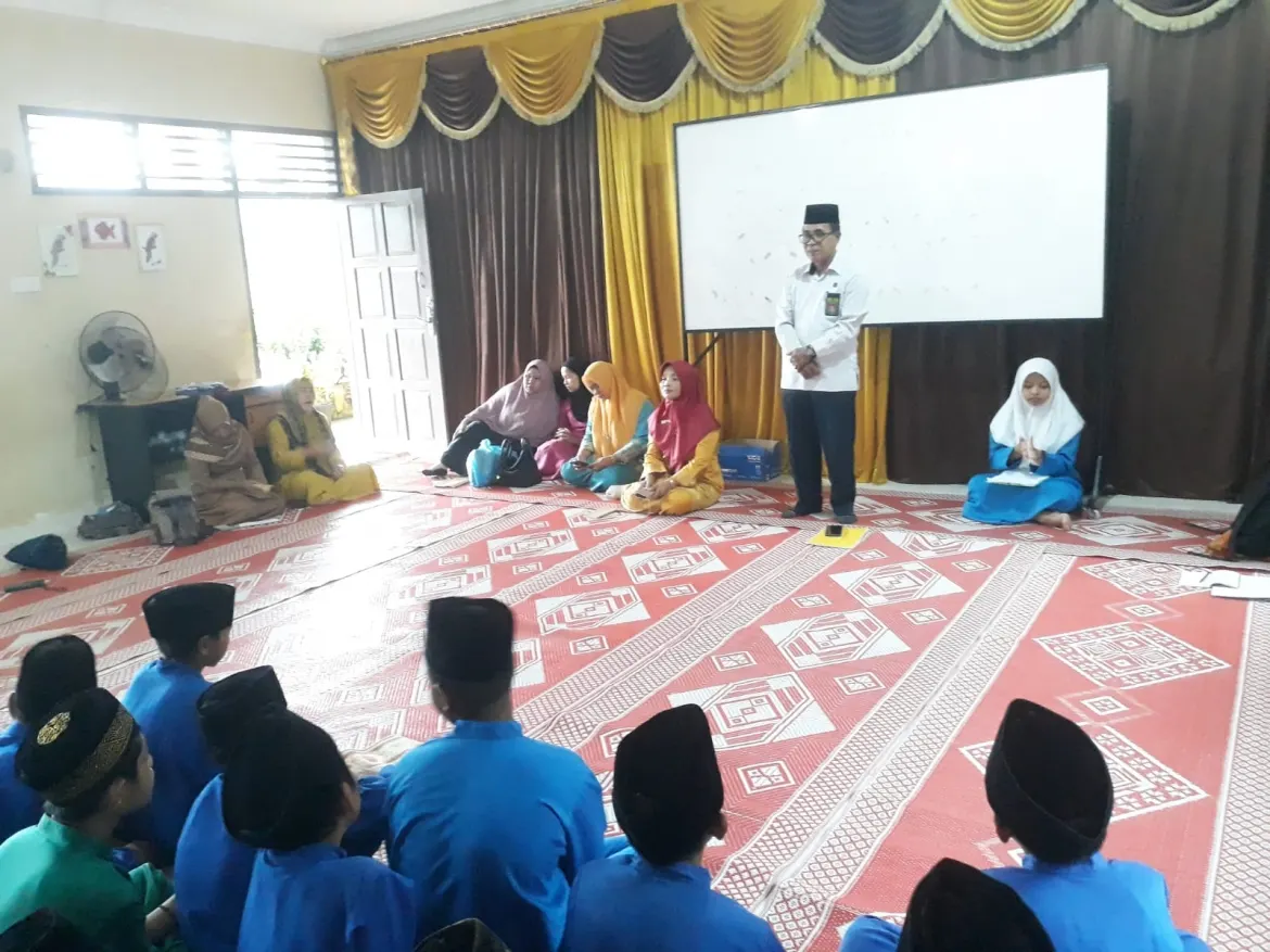 Pengawas PAI Rudi A. Putra Monev Pesantren Ramadhan di SDN 005