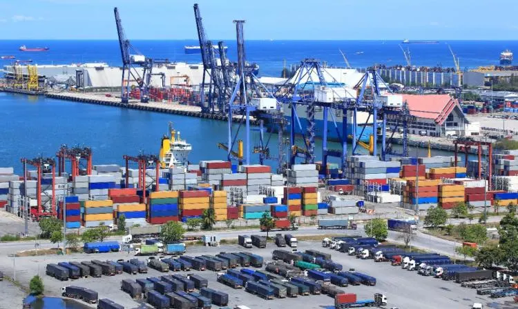 Batam dikenal sebagai kota bebas pajak impor dan bea masuk