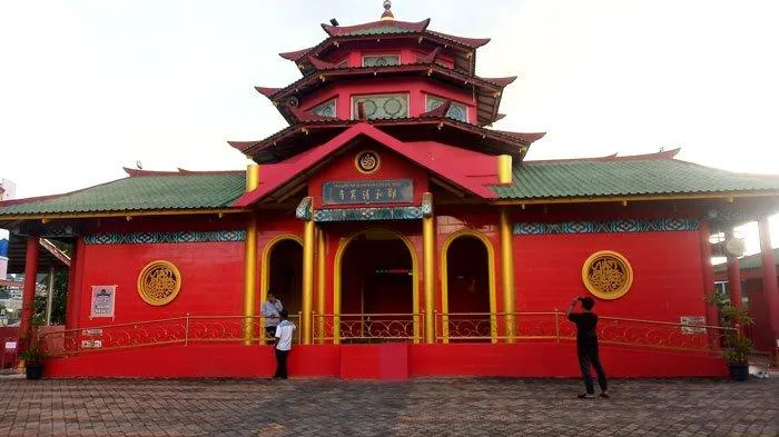 Masjid Muhammad Cheng Hoo Terletak di kawasan Golden Prawn, Kecamatan Bengkong, Kota Batam