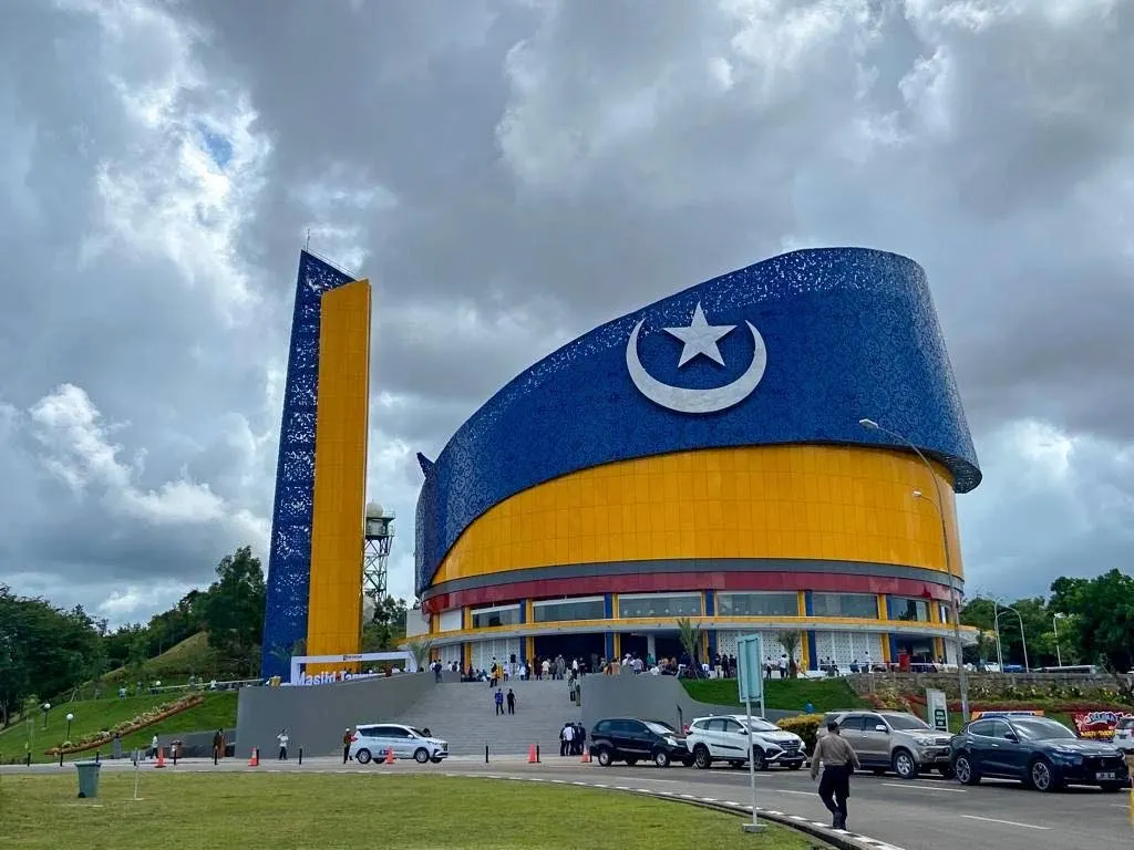Masjid Tanwirun Naja atau dikenal dengan sebutan Masjid Tanjak.